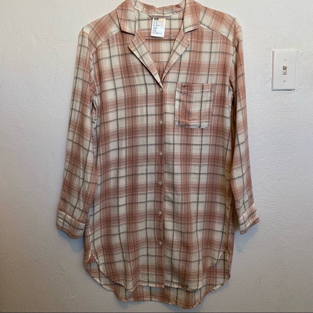 👗NWOT! H&M Women’s Pink and White Plaid button down dress, size Xsmall.